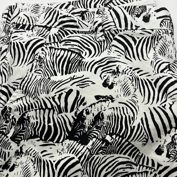 Liz Claiborne Zebra Print Shorts Size 16 - Picture 11 of 16